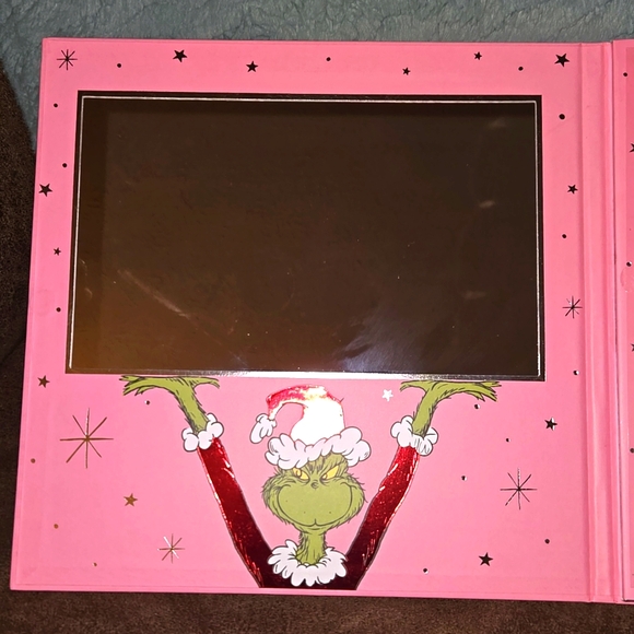 The Grinch Face & Eyeshadow Palette - Picture 2 of 6